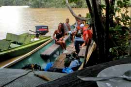 Groupe sur le bateau à l'Eco-camp