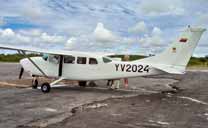 Avião pequeno antes da decolagem para de Canaima